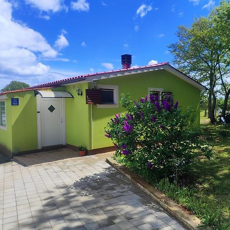 Vila Kuca Za Odmor Tri Sunca Pula Exteriér fotografie