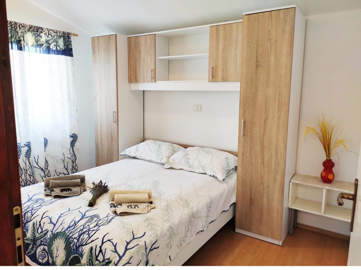 Vila Kuca Za Odmor Tri Sunca Pula Exteriér fotografie